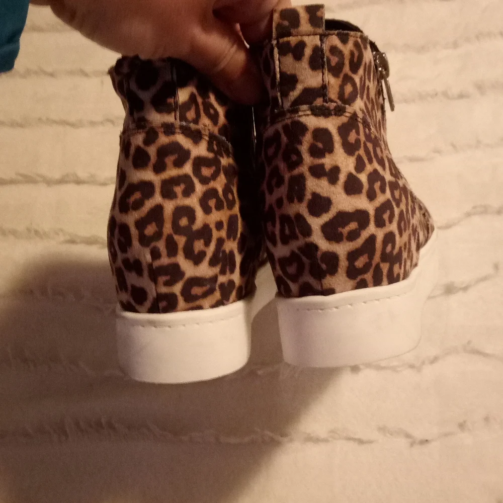 Soda wedgie sneaker size 7.5. (05) - Picture 9 of 11